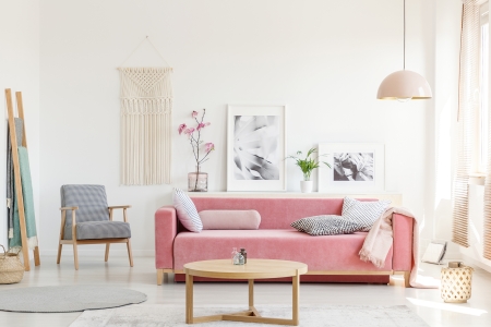 Kissenrolle Wunderschönes Wohnzimmer mit Kissenrolle als Dekoration