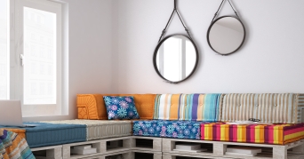 Palettenkissen Set Palettenkissen Set mit bunten Farben in Wohnzimmer